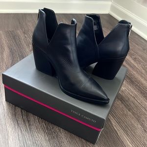 Great condition Vince Camuto Gigietaa black booties in box!